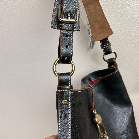 DOONEY AND BOURKE Black Leather Shoulder Bag with hook latch. - Picture 5 of 8
